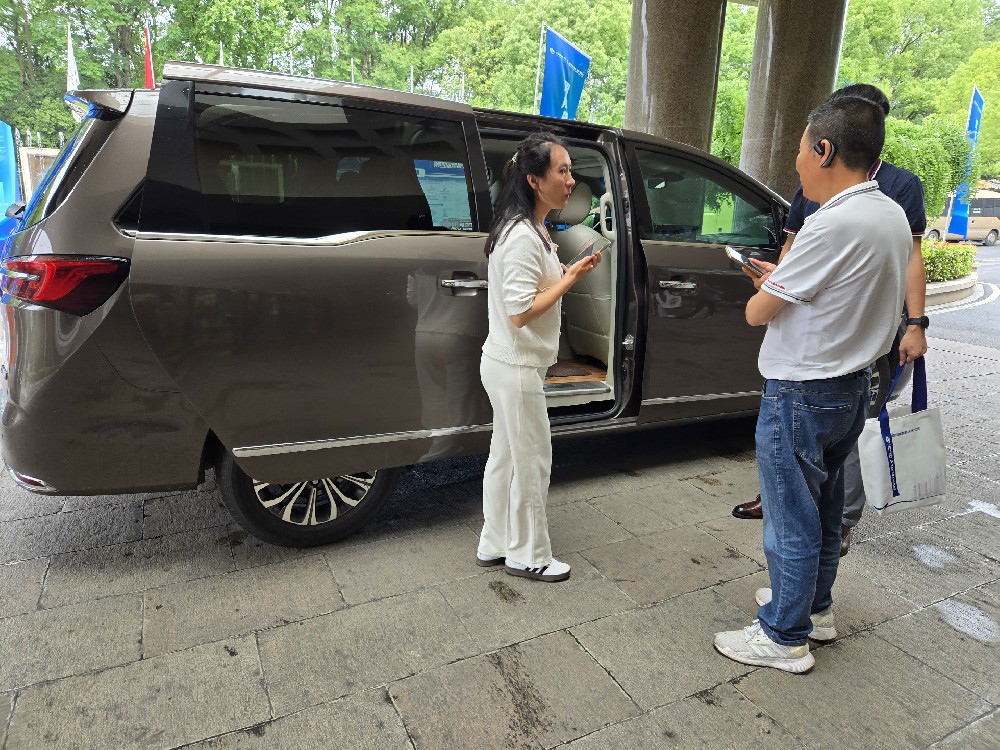在南京租车，可以提前挑选优秀的司机吗？中途可以更换司机吗？
