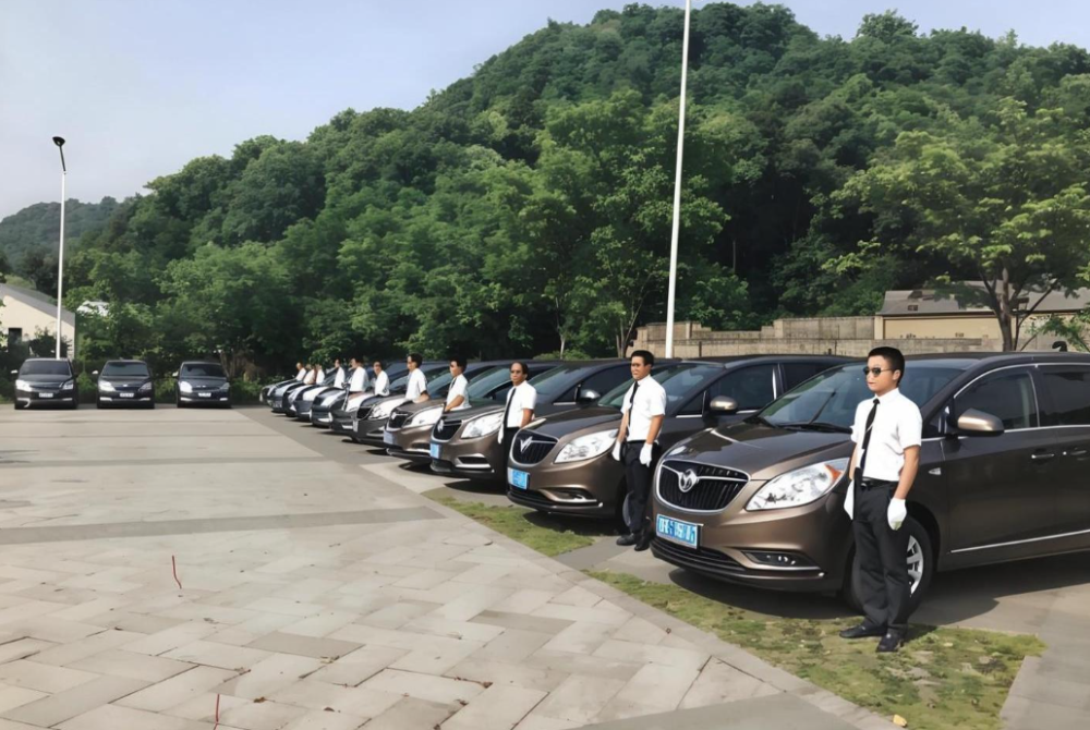 企业多人外出开会，多台车同时调度如何安排？