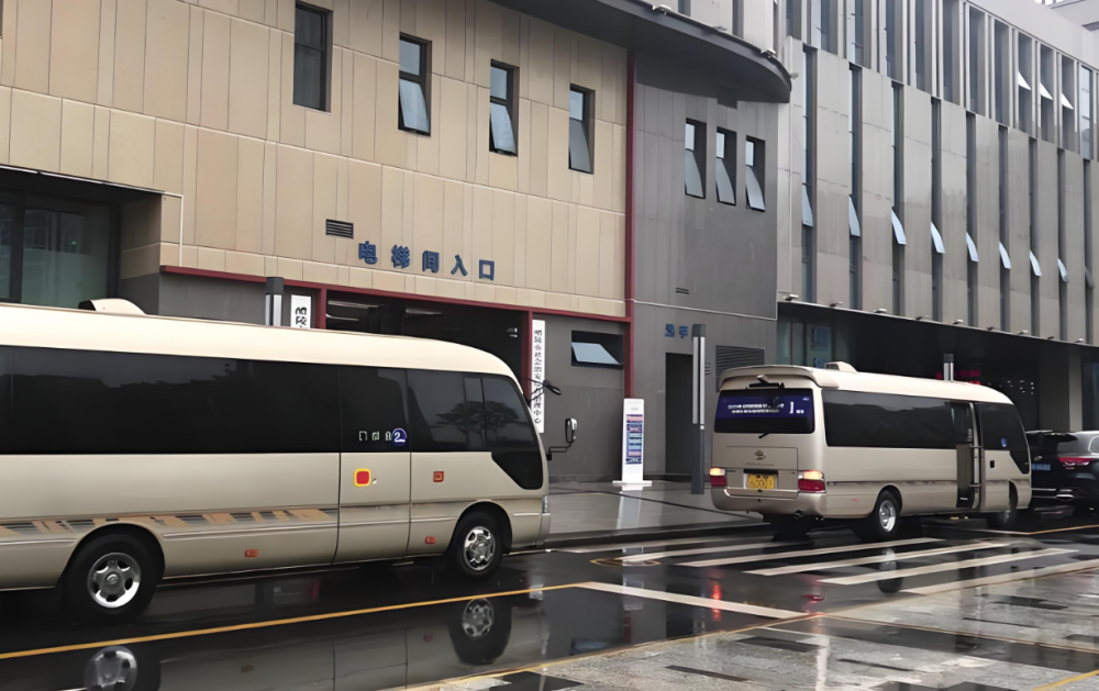 为什么推荐先看这家租车店？在南京做商务接待，20年的“实体直营”才是真底气